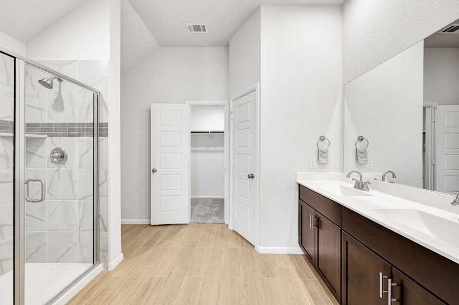 Owner's Bathroom Owner's Bathroom