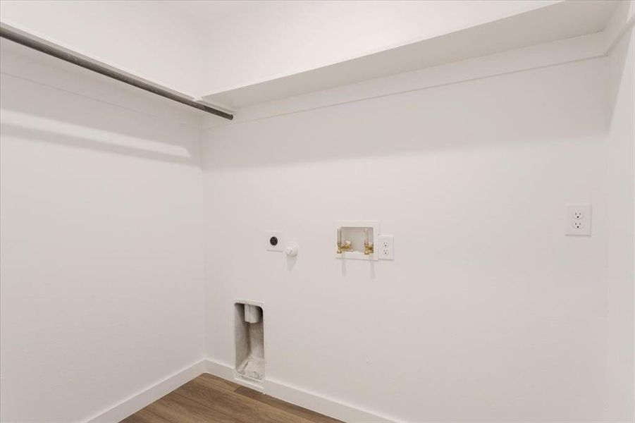 Spacious, unfurnished interior of a new home in , Sherman (Image 11).