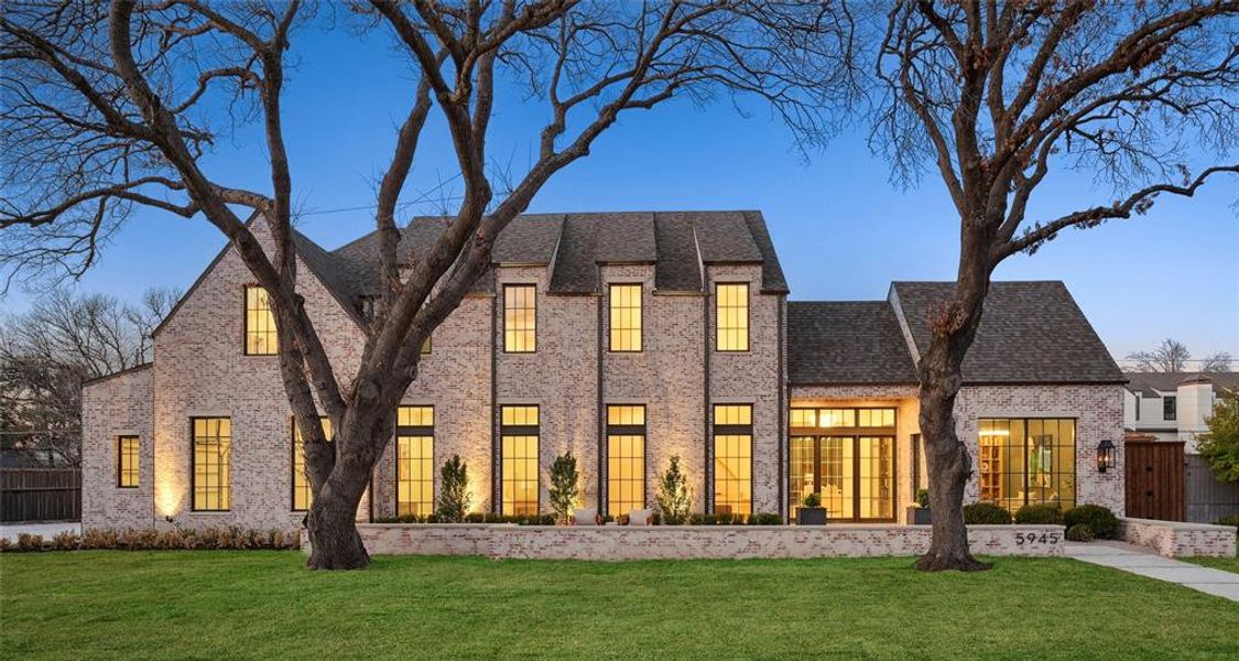 Front exterior of a new home in , Dallas, TX, highlighting curb appeal (Image 1). Front exterior of a new home in , Dallas, TX, highlighting curb appeal (Image 1).