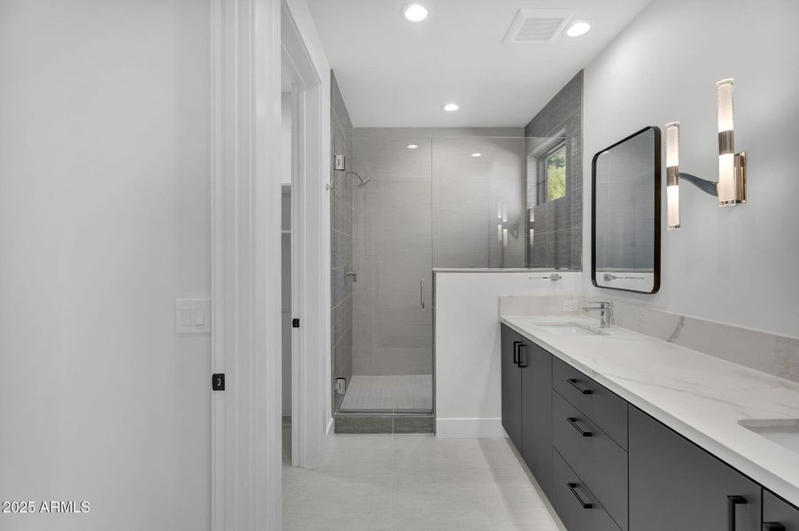 52-web-or-mls-North 39th-64