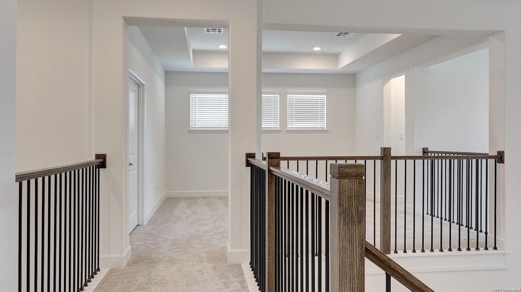 Spacious, unfurnished interior of a new home in Ladera, San Antonio (Image 30).