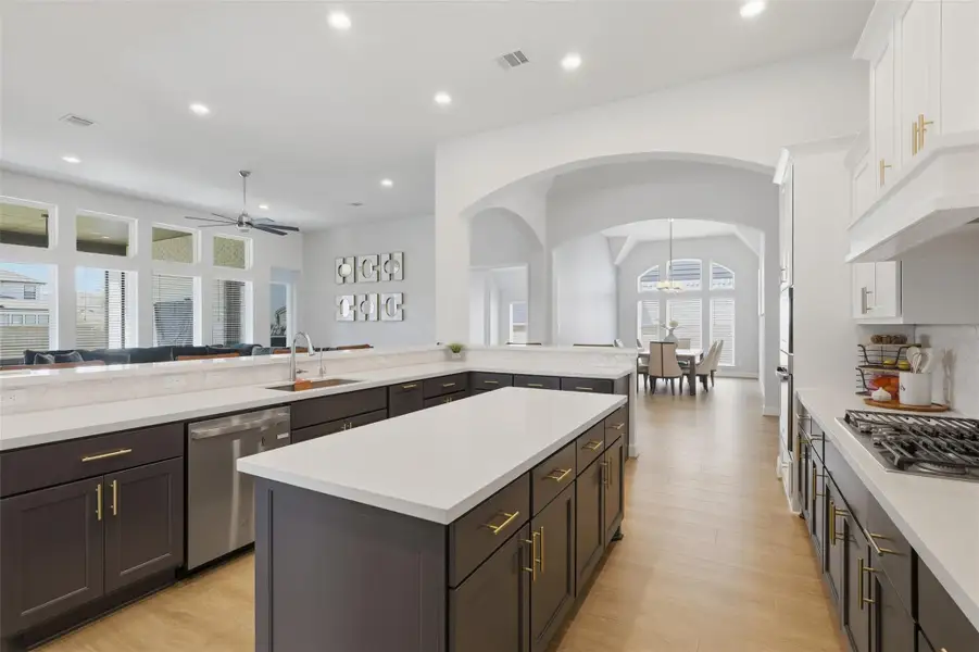 Open-concept kitchen connects effortlessly tothe breakfast and living areas. Open-concept kitchen connects effortlessly tothe breakfast and living areas.