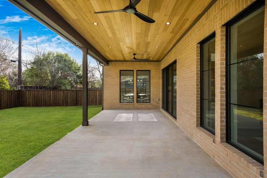 Exterior details and patio area of a home in , Dallas (Image 3).