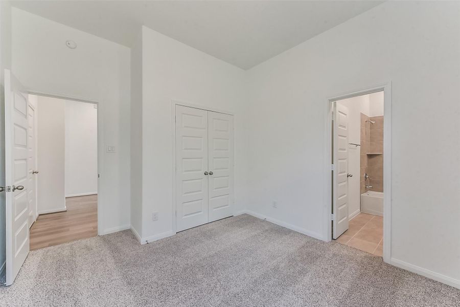 Spacious, unfurnished interior of a new home in River Ranch Meadows, Dayton (Image 32).