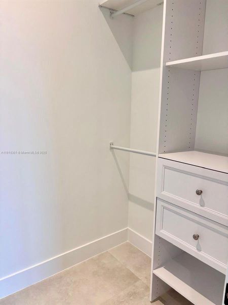 Spacious, unfurnished interior of a new home in , Deerfield Beach (Image 24).