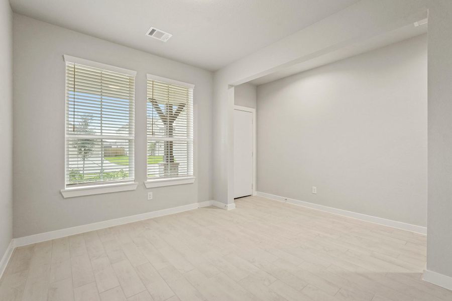 Spacious, unfurnished interior of a new home in Huntington Place, Rosharon (Image 21). Spacious, unfurnished interior of a new home in Huntington Place, Rosharon (Image 21).