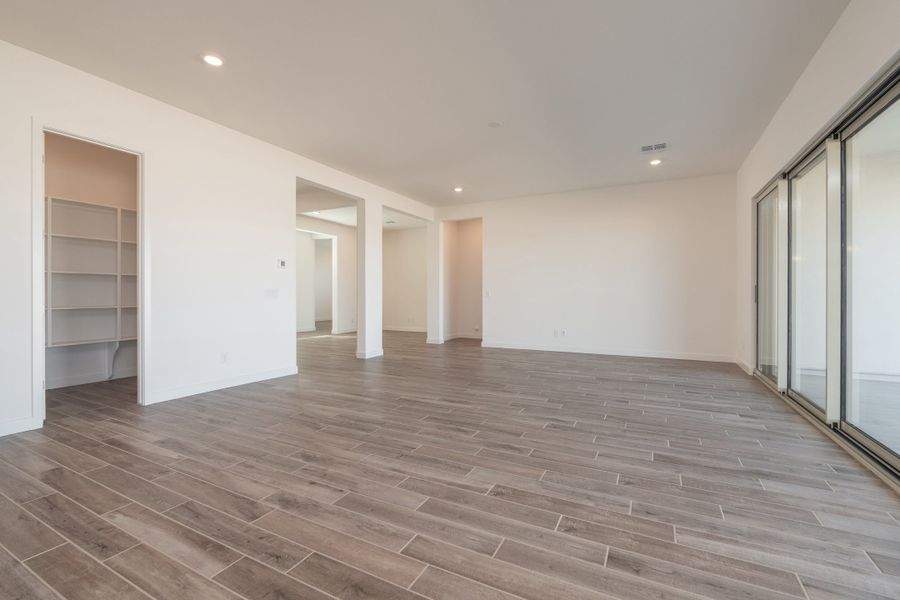 Spacious, unfurnished interior of a new home in Abel Ranch, Goodyear (Image 10).