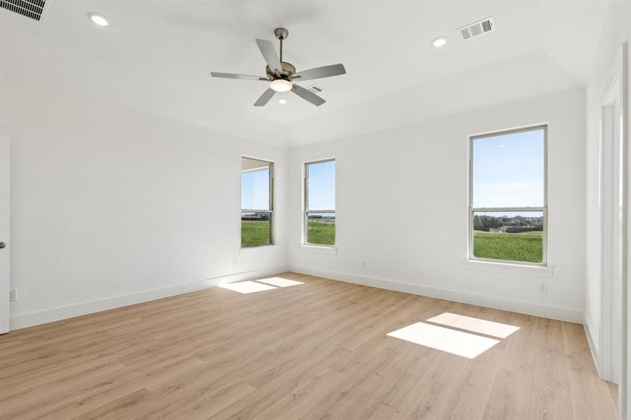 Spacious, unfurnished interior of a new home in Lakeway Estates, Waxahachie (Image 22).