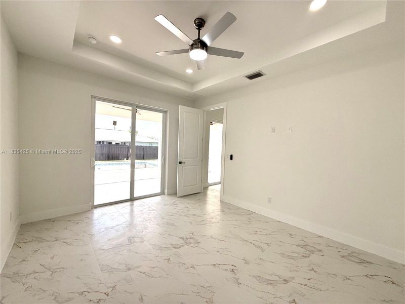 Spacious, unfurnished interior of a new home in , Cape Coral (Image 15).