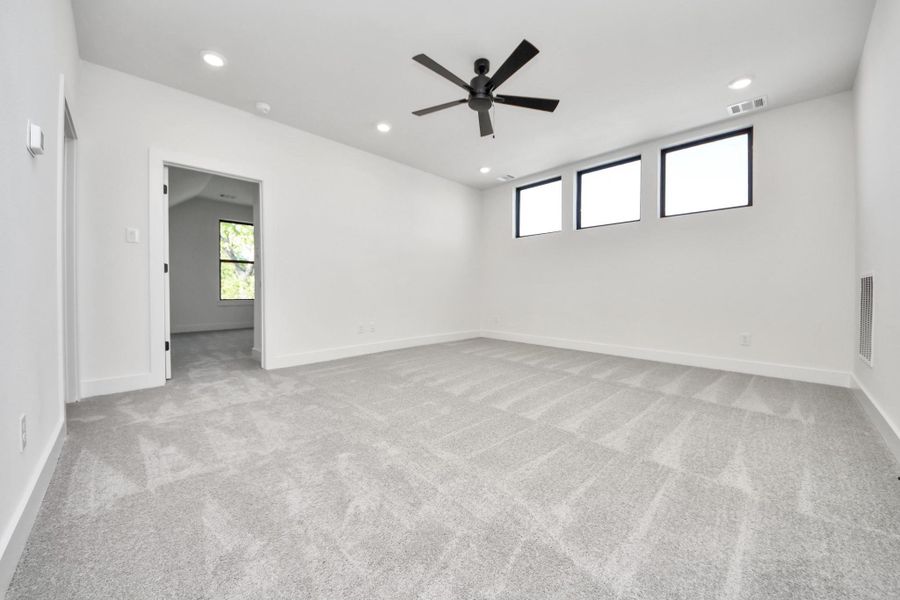 Spacious, unfurnished interior of a new home in Caywood Place, Houston (Image 40).
