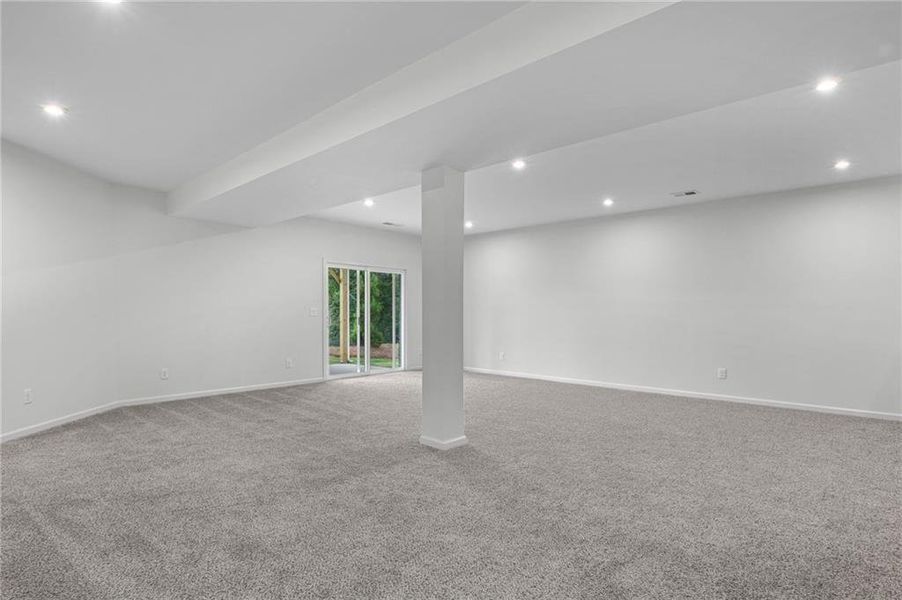 Spacious, unfurnished interior of a new home in Laurel Farms, Dallas (Image 35).