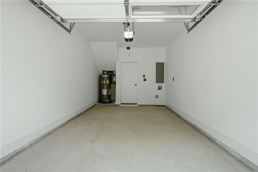 Spacious, unfurnished interior of a new home in , Atlanta (Image 15).
