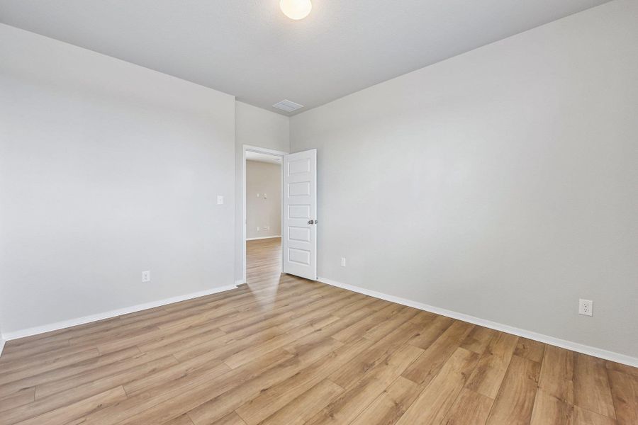 Spacious, unfurnished interior of a new home in Edgebrooke, Pflugerville (Image 25).