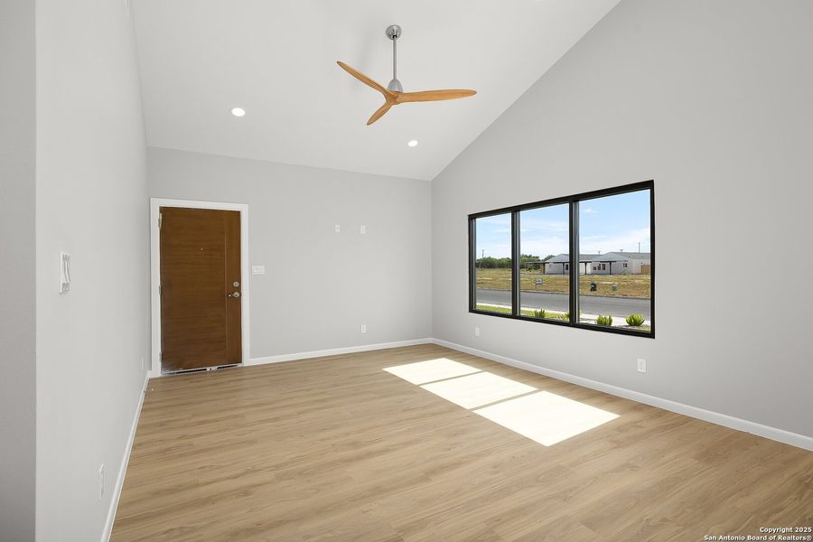 Spacious, unfurnished interior of a new home in , Weslaco (Image 16).