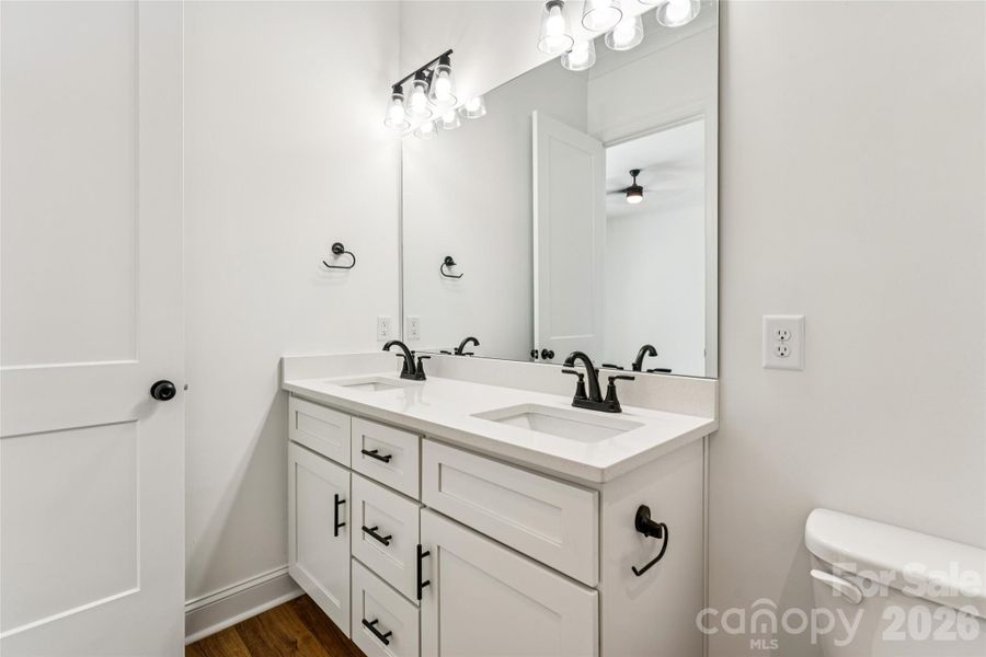 Double vanity in primary bathroom