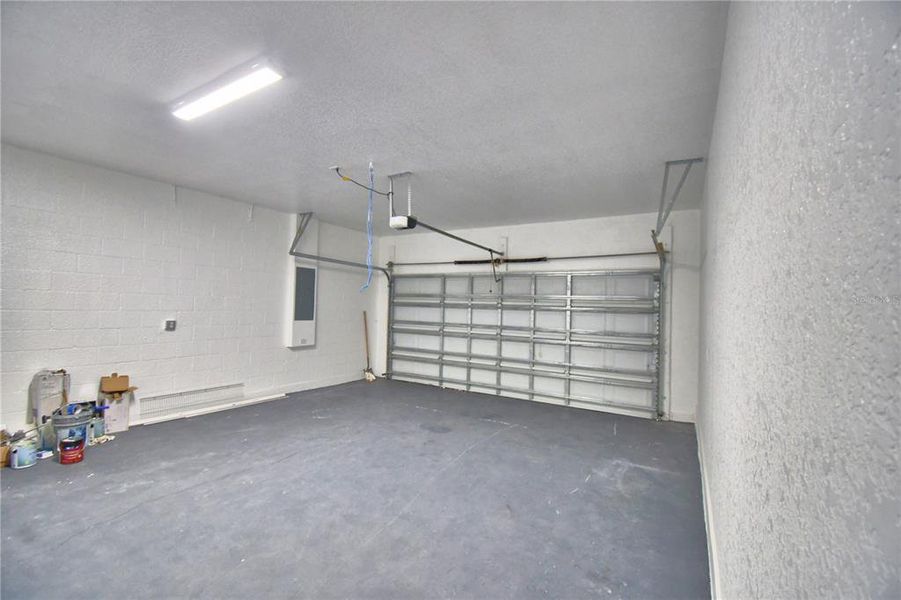 Spacious, unfurnished interior of a new home in , Avon Park (Image 15).