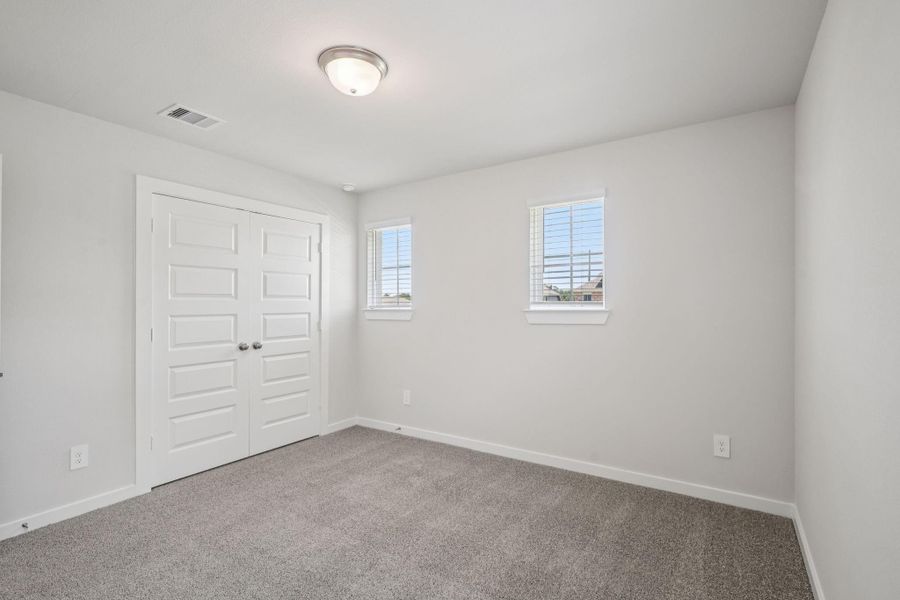 Spacious, unfurnished interior of a new home in Kingdom Heights, Rosenberg (Image 40).