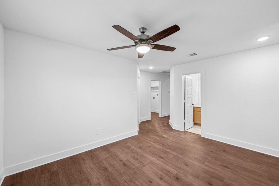 Spacious, unfurnished interior of a new home in Sorella, Tomball (Image 7).