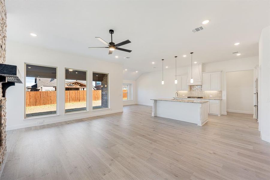 Spacious, unfurnished interior of a new home in Maplewood, Glenn Heights (Image 34).