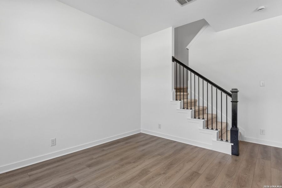 Spacious, unfurnished interior of a new home in Hennersby Hollow, San Antonio (Image 13).