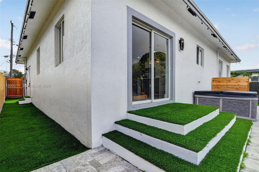 Exterior details and patio area of a home in , Fort Lauderdale (Image 27).