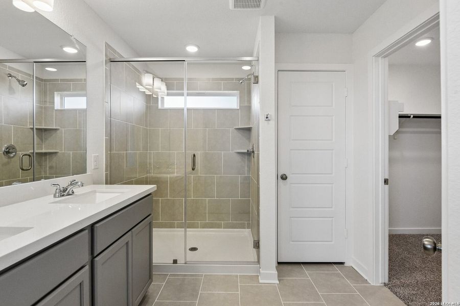 Furnished interior view inside a new home in Arroyo Ranch, Seguin (Image 9).