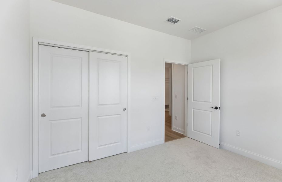 Spacious, unfurnished interior of a new home in Del Webb Southern Harmony, Murfreesboro (Image 33).