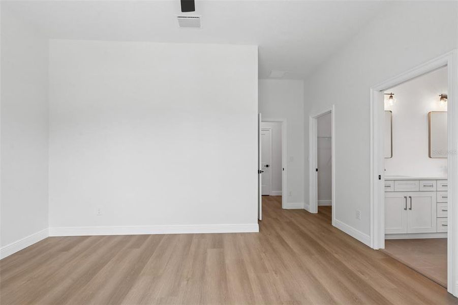 Spacious, unfurnished interior of a new home in , Tampa (Image 78).