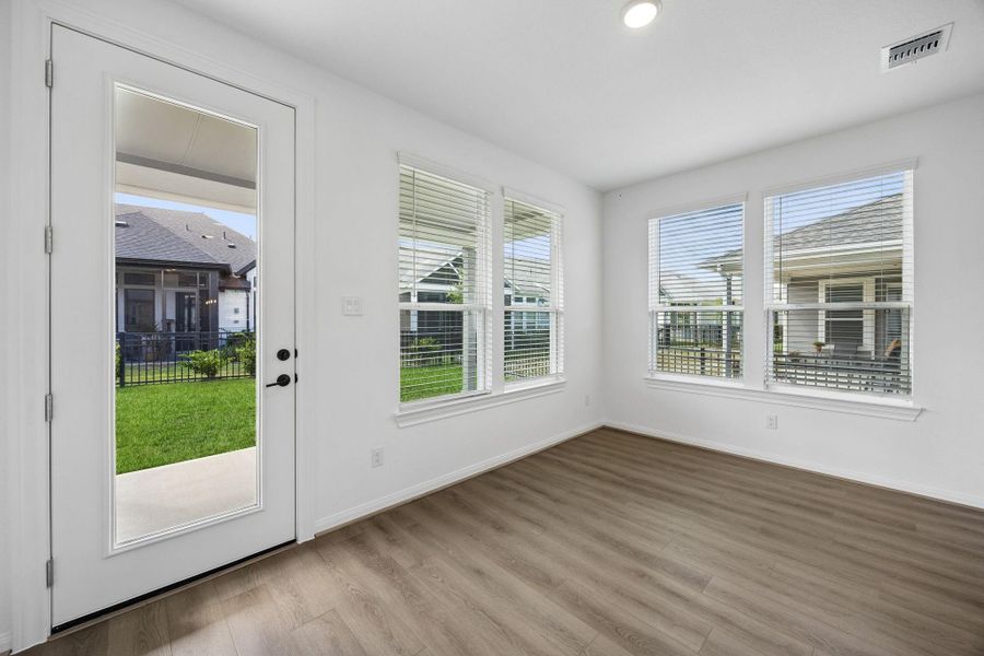 Spacious, unfurnished interior of a new home in Del Webb in Chambers Creek, Willis (Image 21).