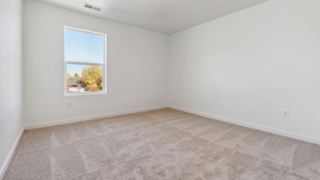 Spacious, unfurnished interior of a new home in Vista Meadows, Fort Lupton (Image 12).