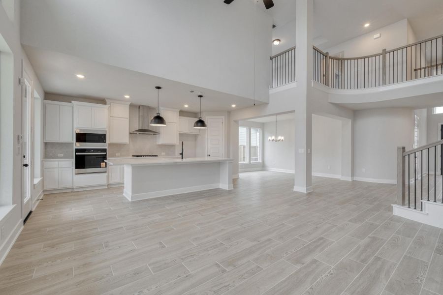 Spacious, unfurnished interior of a new home in The Colony, Bastrop (Image 24).