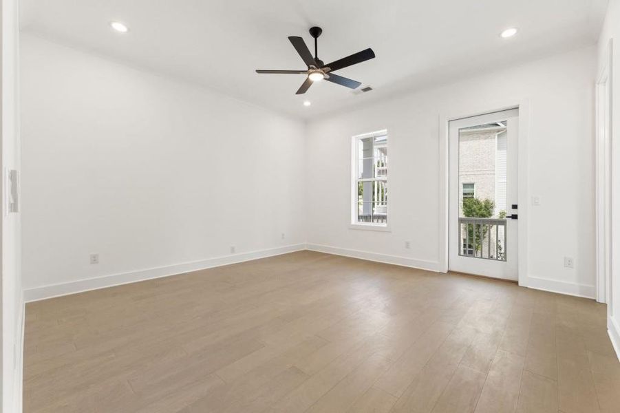 Spacious, unfurnished interior of a new home in , Roswell (Image 48).