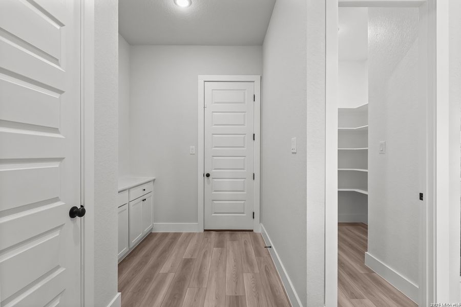 Spacious, unfurnished interior of a new home in Homestead, Schertz (Image 28).