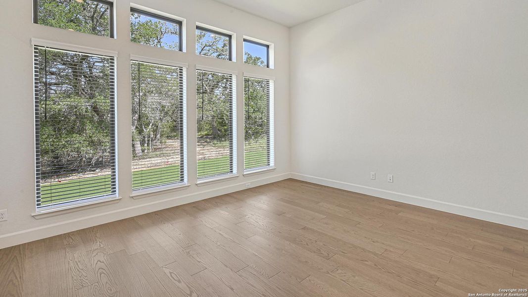 Spacious, unfurnished interior of a new home in George's Ranch Acre, Boerne (Image 19).