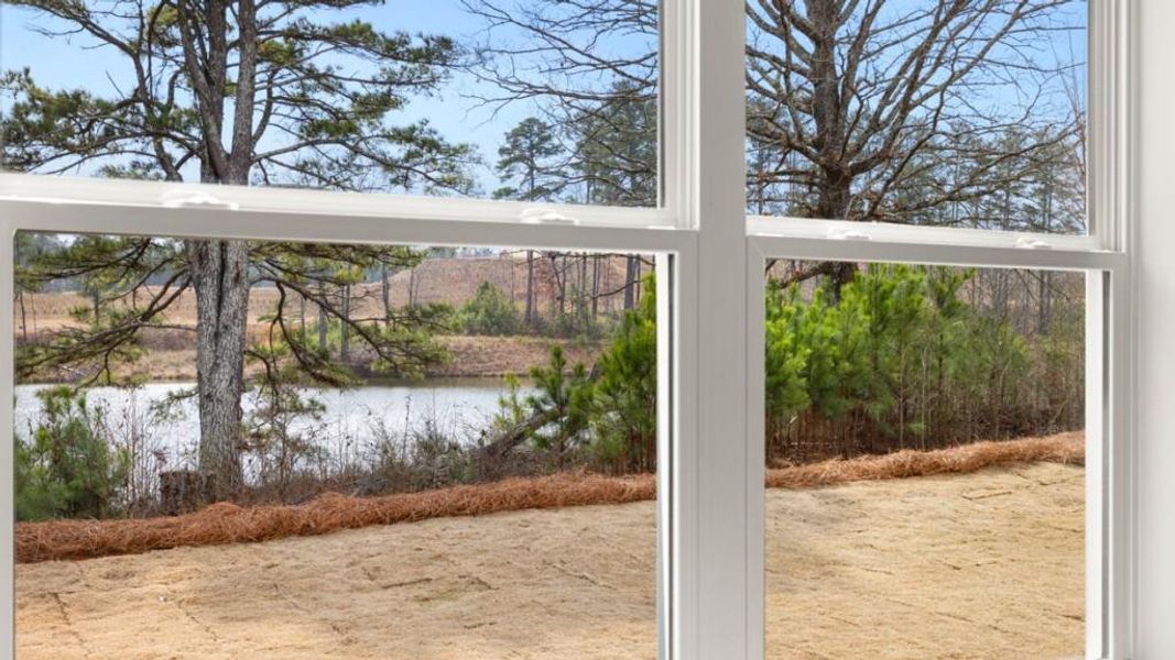 Exterior details and patio area of a home in Thompson Ridge, Dallas (Image 4).