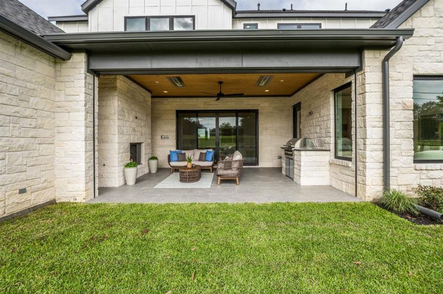 Exterior details and patio area of a home in , Farmers Branch (Image 28).