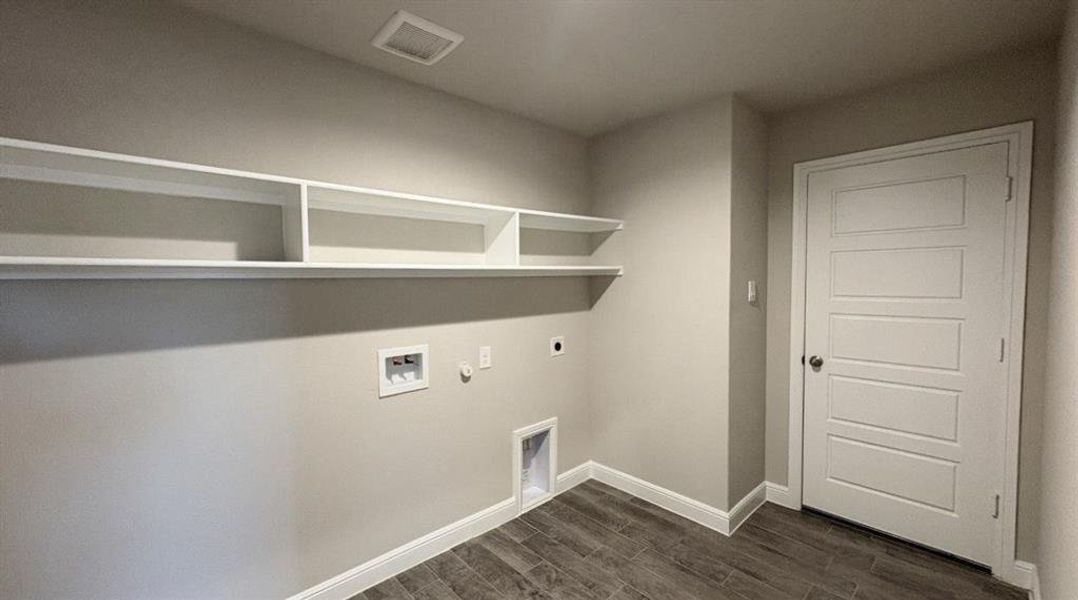 Spacious, unfurnished interior of a new home in Sandstone Estates, Granbury (Image 20).