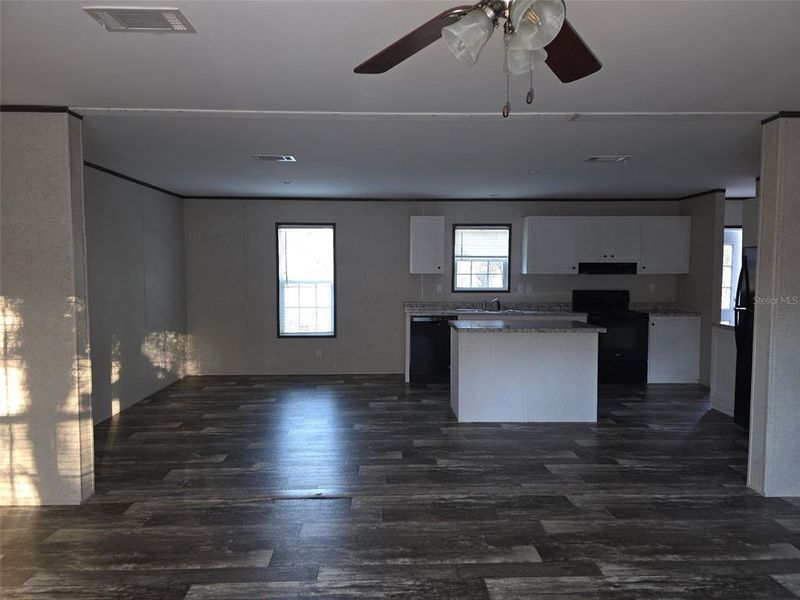 Spacious, unfurnished interior of a new home in , Spring Hill (Image 10).