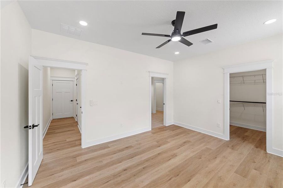 Spacious, unfurnished interior of a new home in , Webster (Image 41).