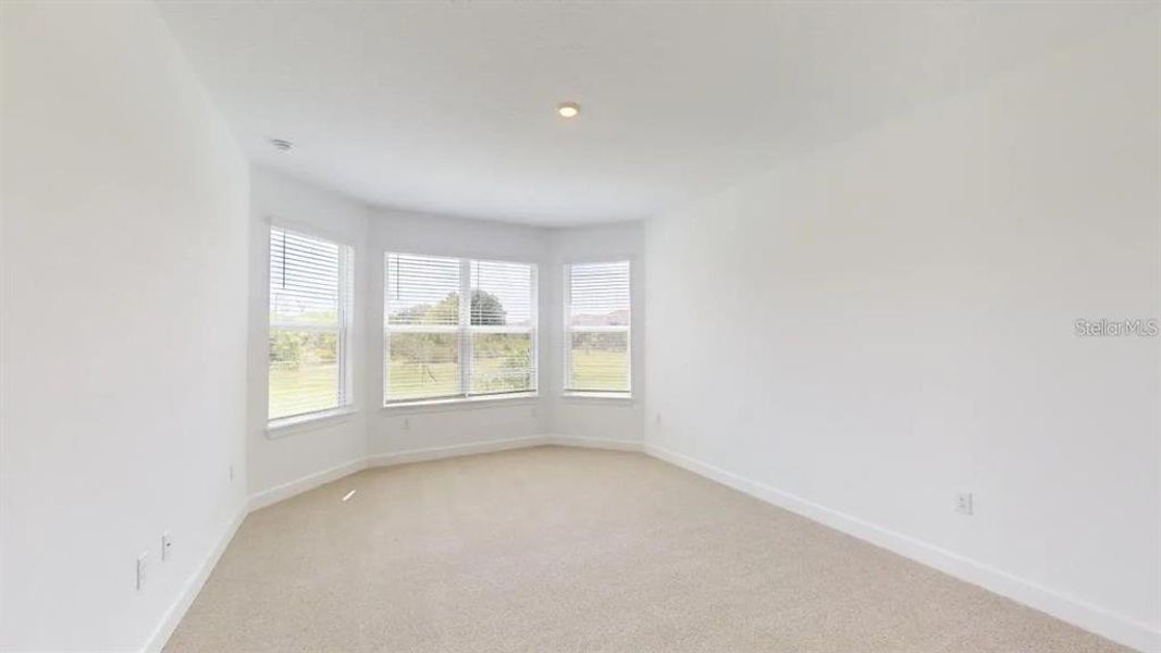 Spacious, unfurnished interior of a new home in Esplanade at Artisan Lakes, Palmetto (Image 10).