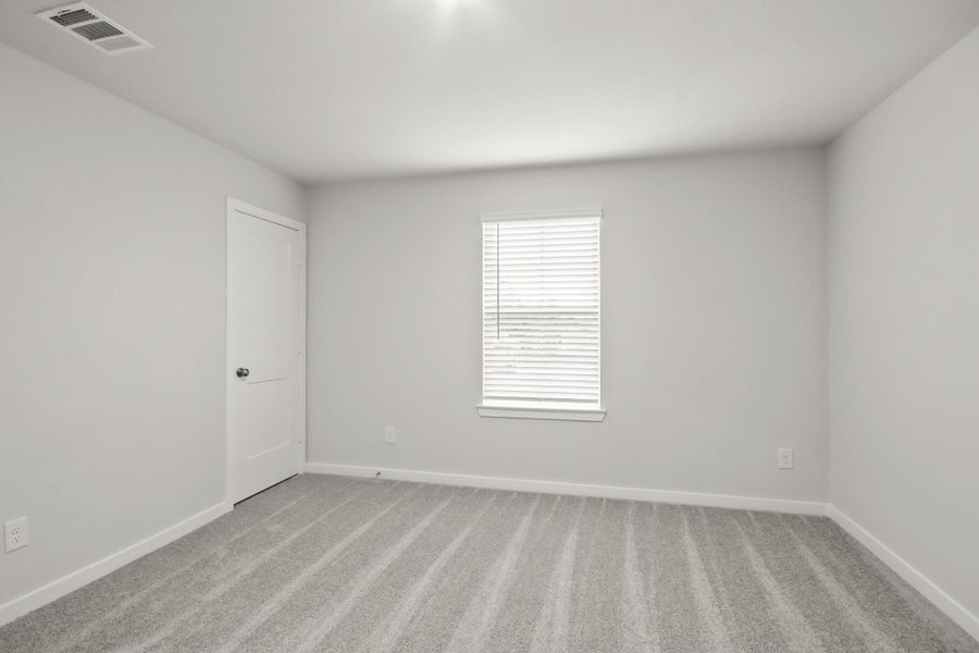 Spacious, unfurnished interior of a new home in Oakwood Ranch, Willis (Image 17).