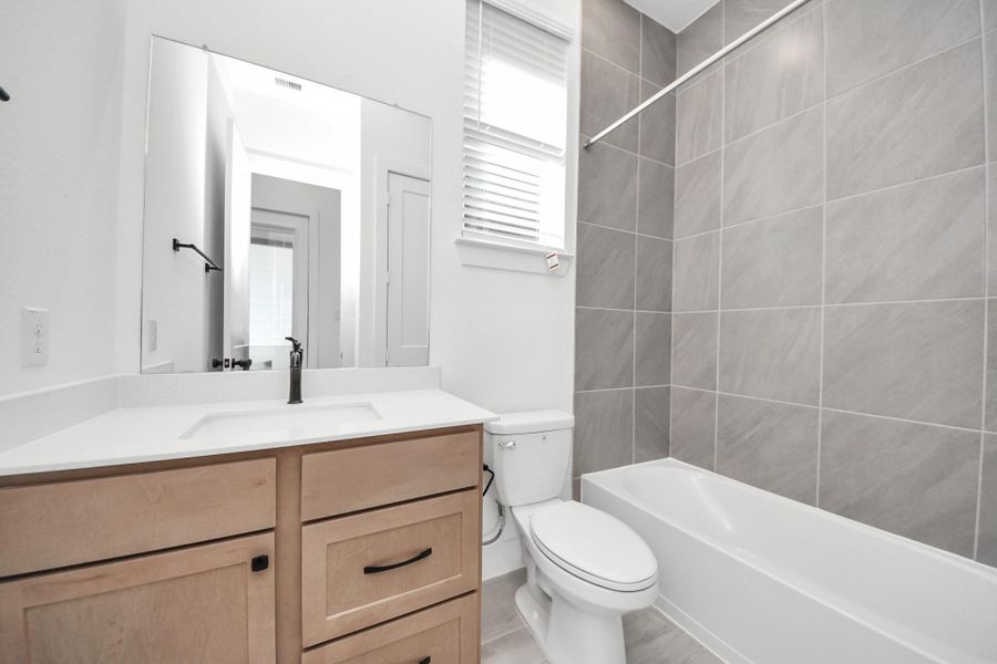 Furnished interior view inside a new home in Meridiana 50's, Manvel (Image 10).