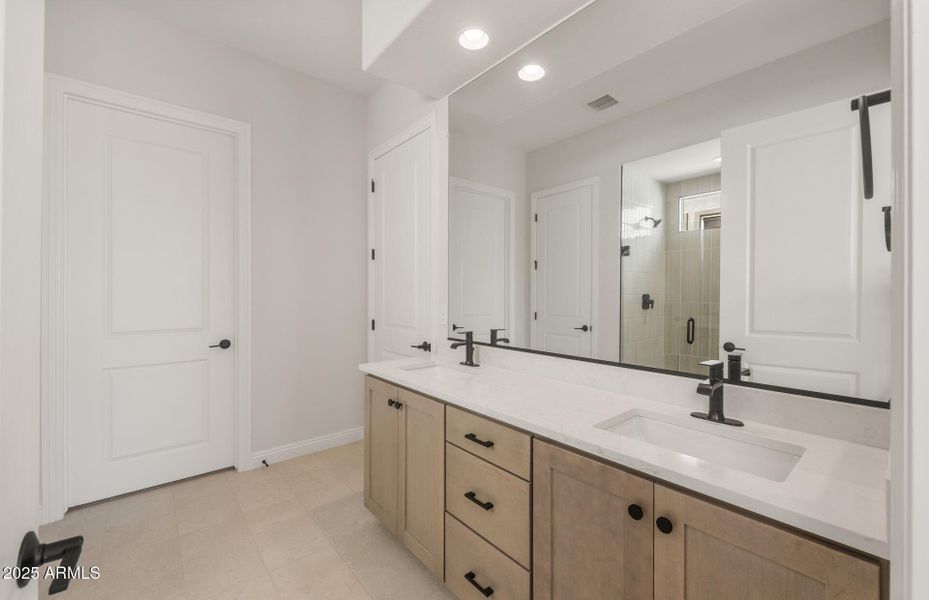 Owner's Bathroom Owner's Bathroom