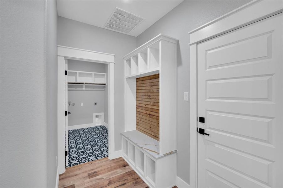 Furnished interior view inside a new home in , Alvarado (Image 7).