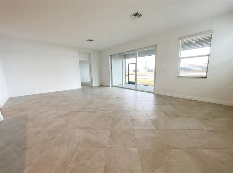 Spacious, unfurnished interior of a new home in Harbor East, Port Charlotte (Image 15).