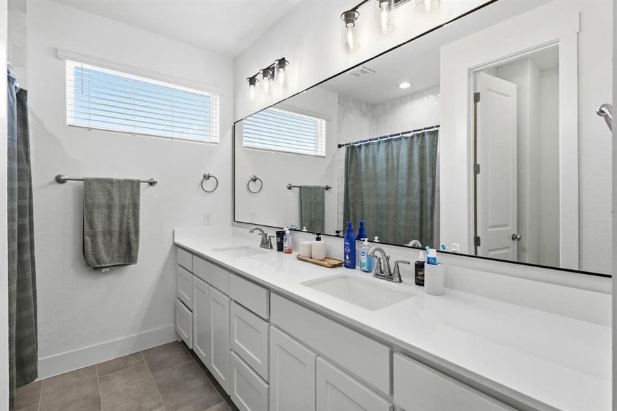 Furnished interior view inside a new home in , Midlothian (Image 14).