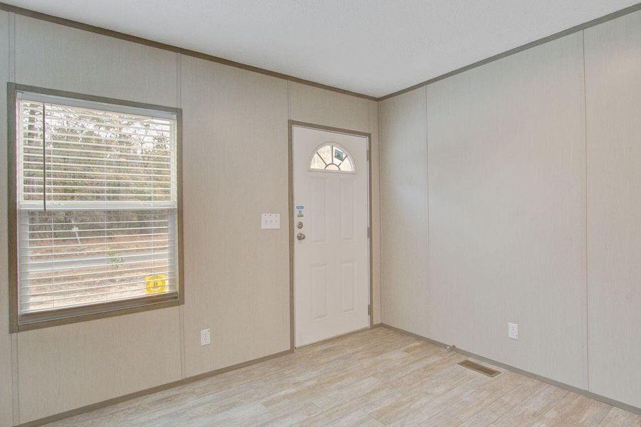 Spacious, unfurnished interior of a new home in , Walterboro (Image 13).
