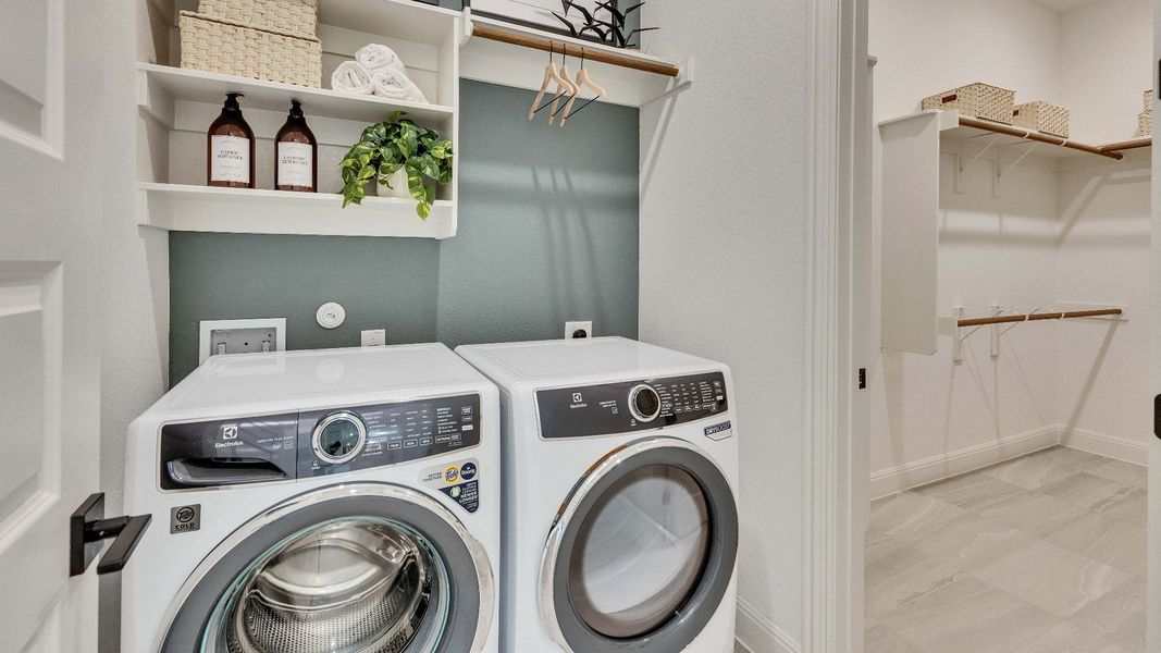 Furnished interior view inside a new home in Creeks Crossing, Elgin (Image 19).