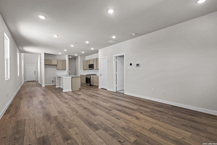 Spacious, unfurnished interior of a new home in Summerlin, San Antonio (Image 19).