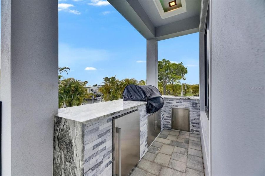 Exterior details and patio area of a home in , Apollo Beach (Image 41).